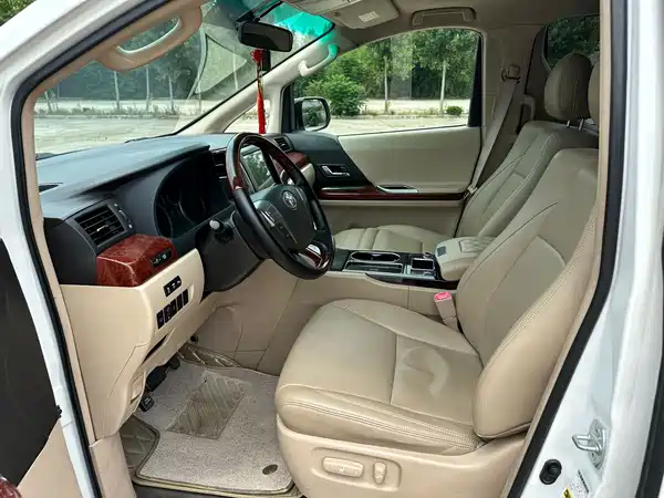 Toyota Alphard 2011