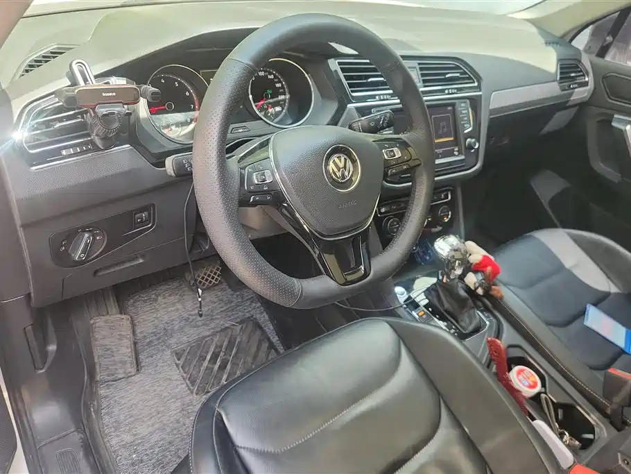 Volkswagen Tiguan L 2017 — фото 12