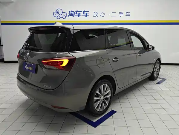 Buick GL6 2019