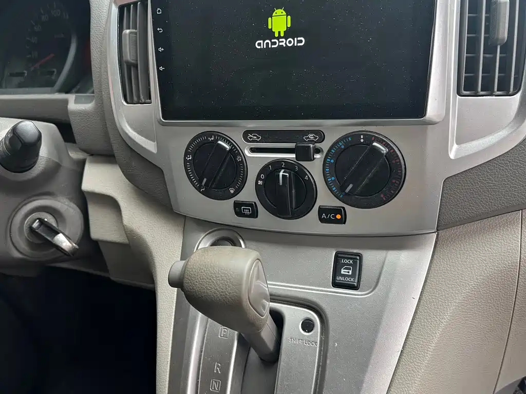 Nissan NV200 2018 — фото 10