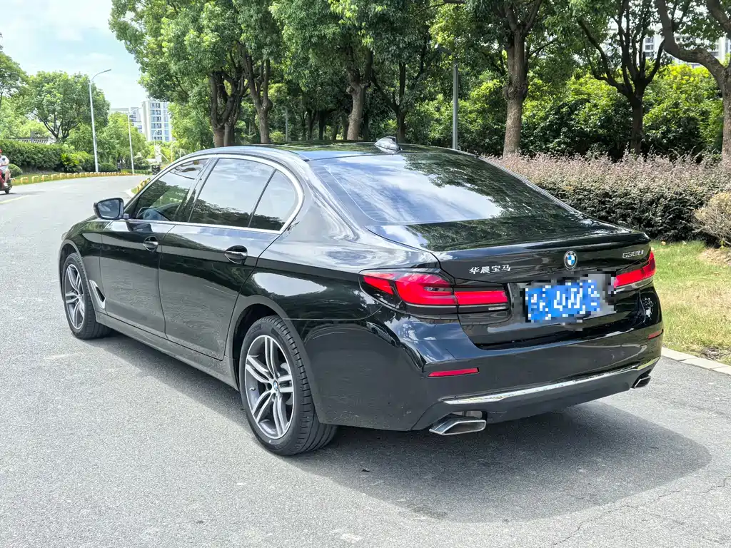BMW 5 Series 2022 — фото 10
