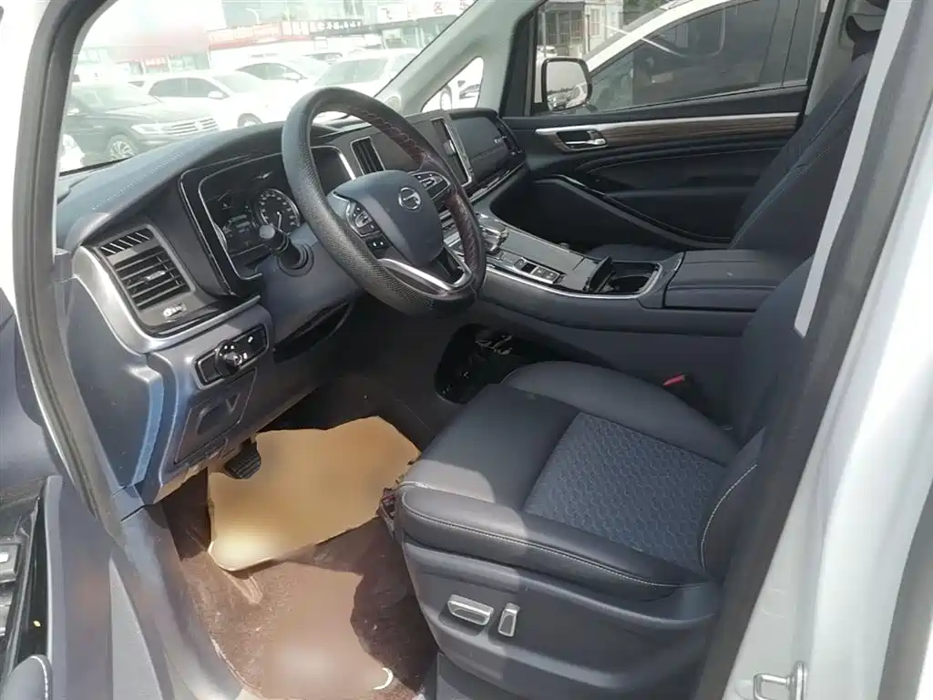 GAC Motor Trumpchi M8 2022 — фото 15