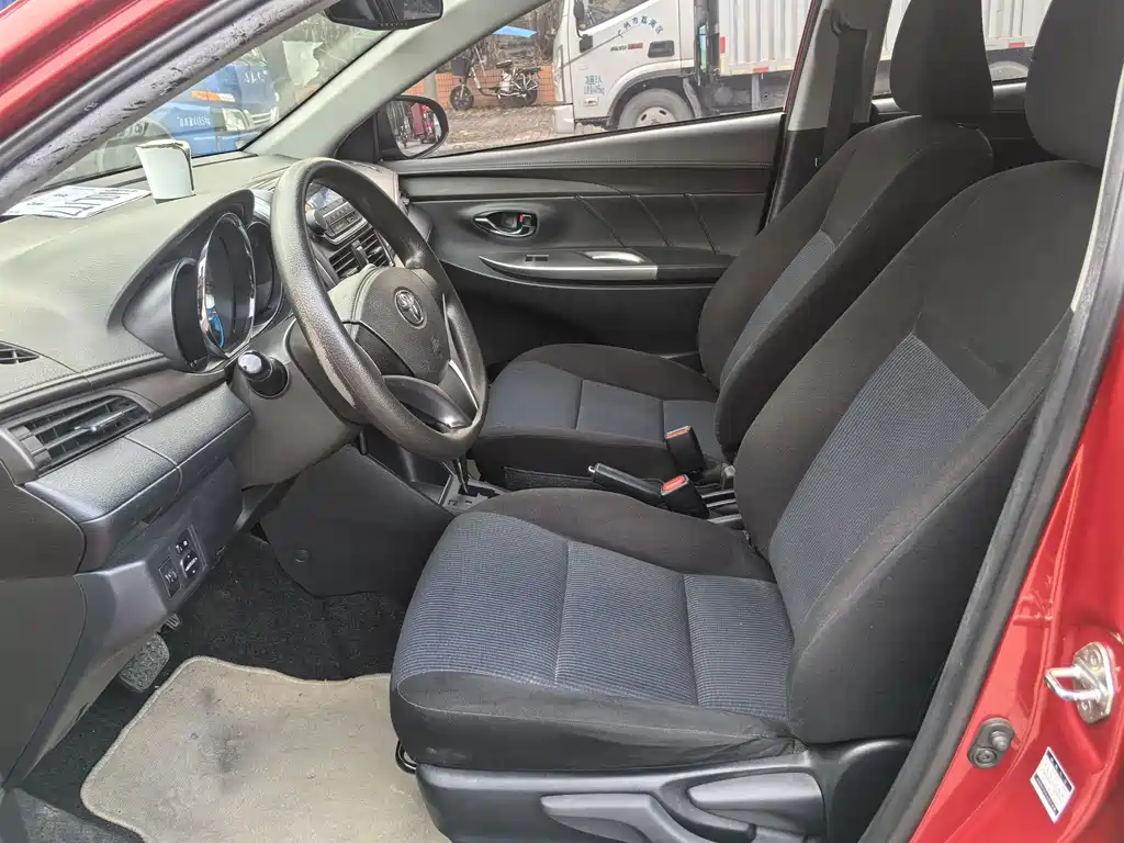 Toyota Yaris L 2015 — фото 10
