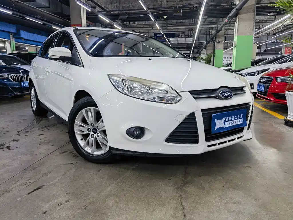 Ford Focus 2014 — фото 3