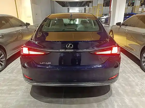 Lexus ES 2019