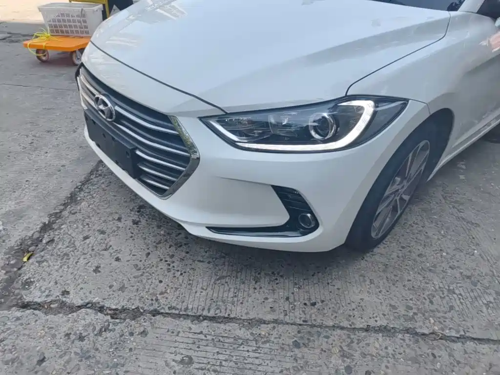 Hyundai Elantra 2018 — фото 24