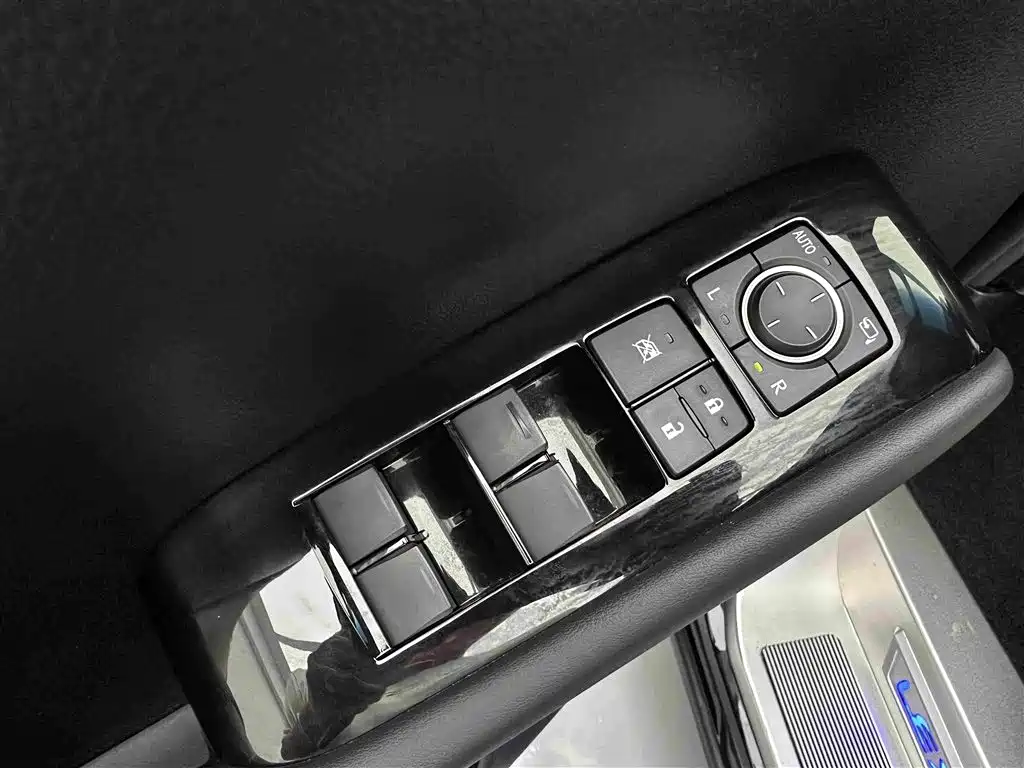 Lexus LM 2023 — фото 23