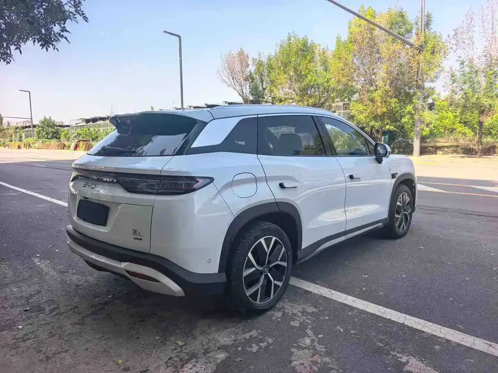 BYD L DM-i 2025 — фото 4