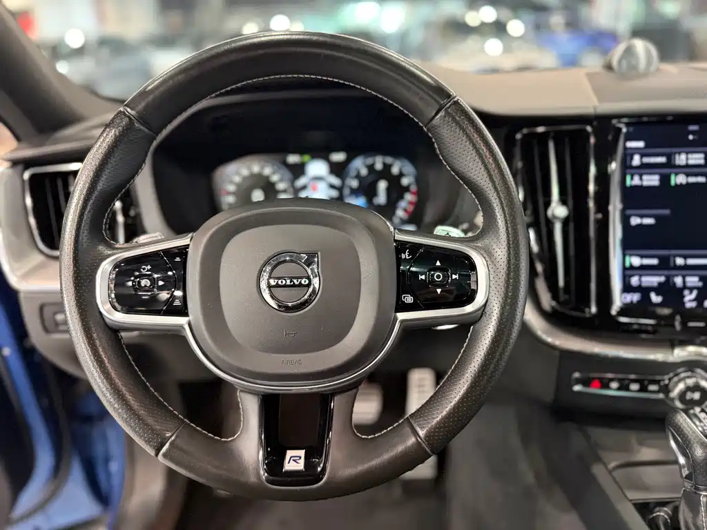 Volvo XC60 2018 — фото 14