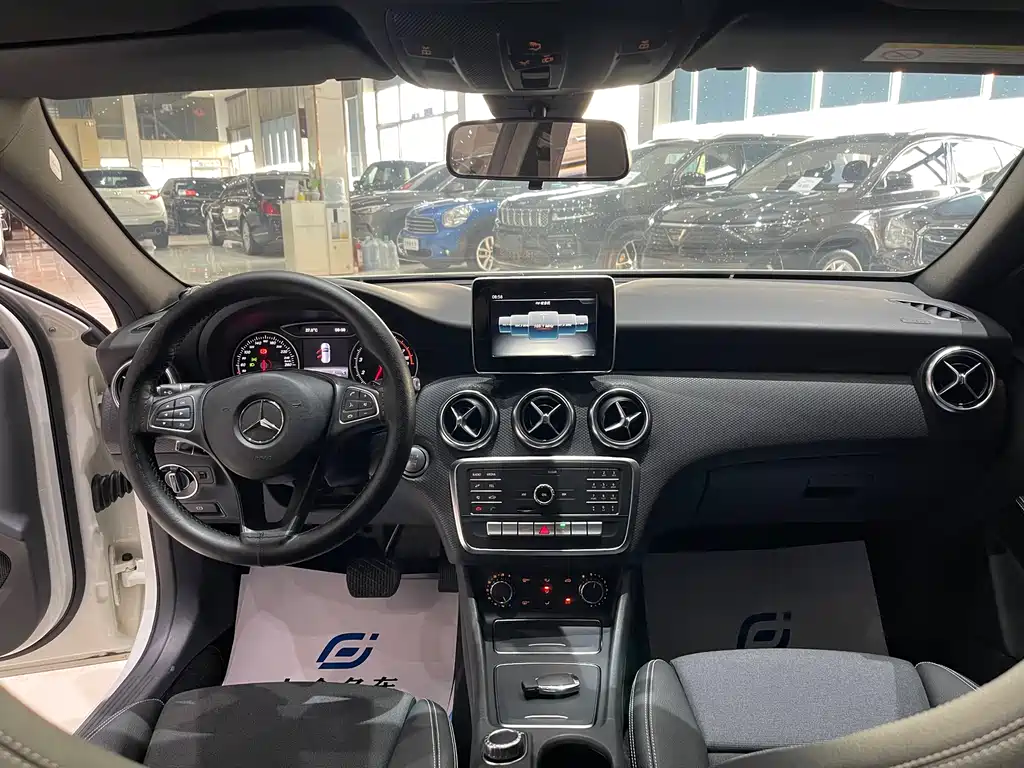 Mercedes-Benz A-Class 2016 — фото 4
