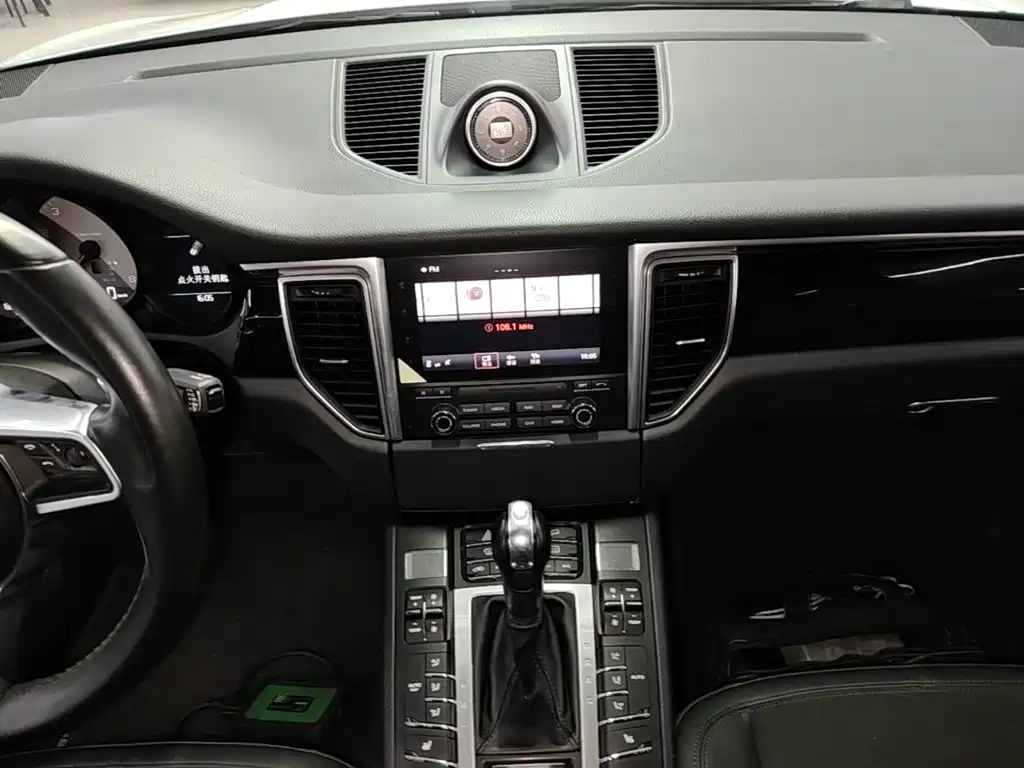 Porsche Macan 2017 — фото 13