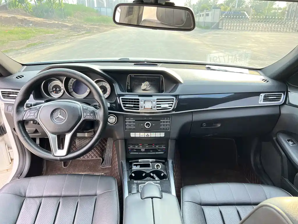 Mercedes-Benz E-Class 2016 — фото 13