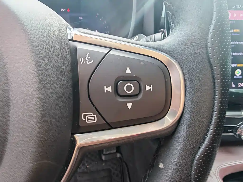 Volvo XC60 2023 — фото 28