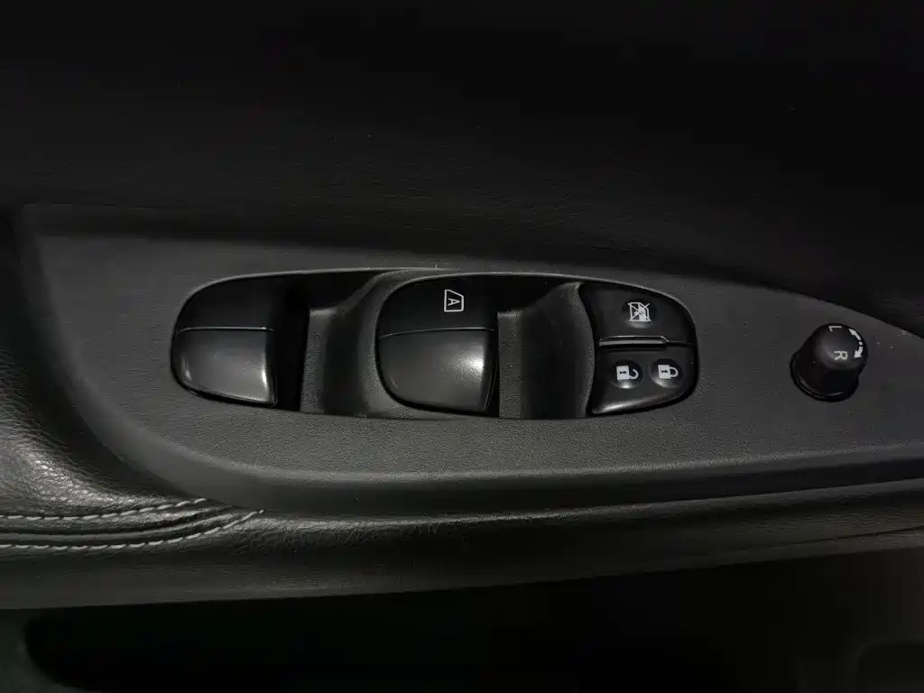 Nissan Tiida 2019 — фото 9