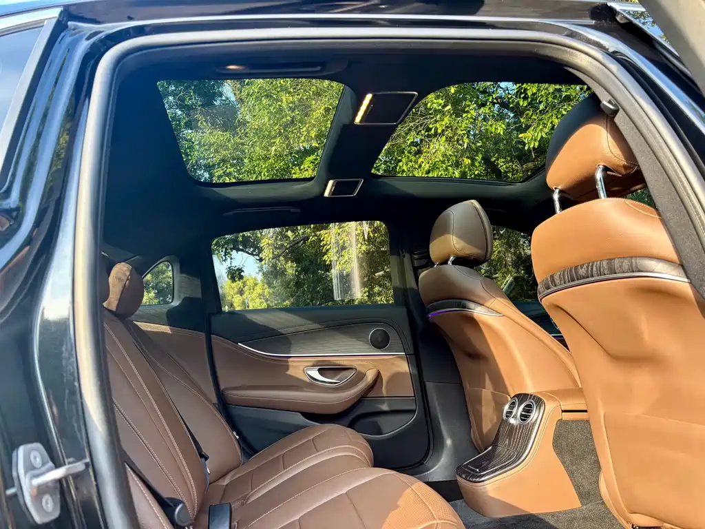 Mercedes-Benz E-Class 2022 — фото 10