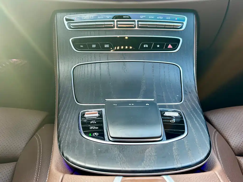 Mercedes-Benz E-Class 2022 — фото 12