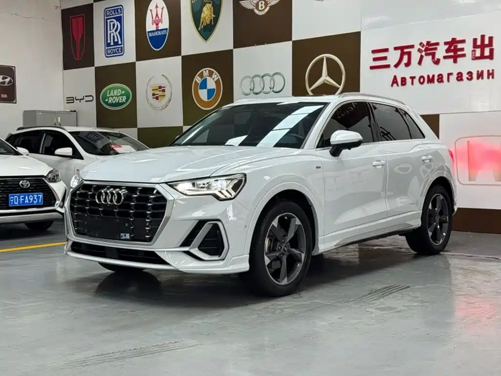 Audi Q3 2022 — фото 1