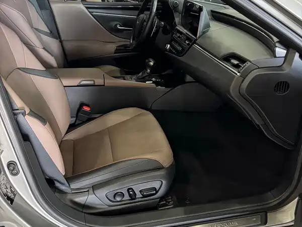 Lexus ES 2023