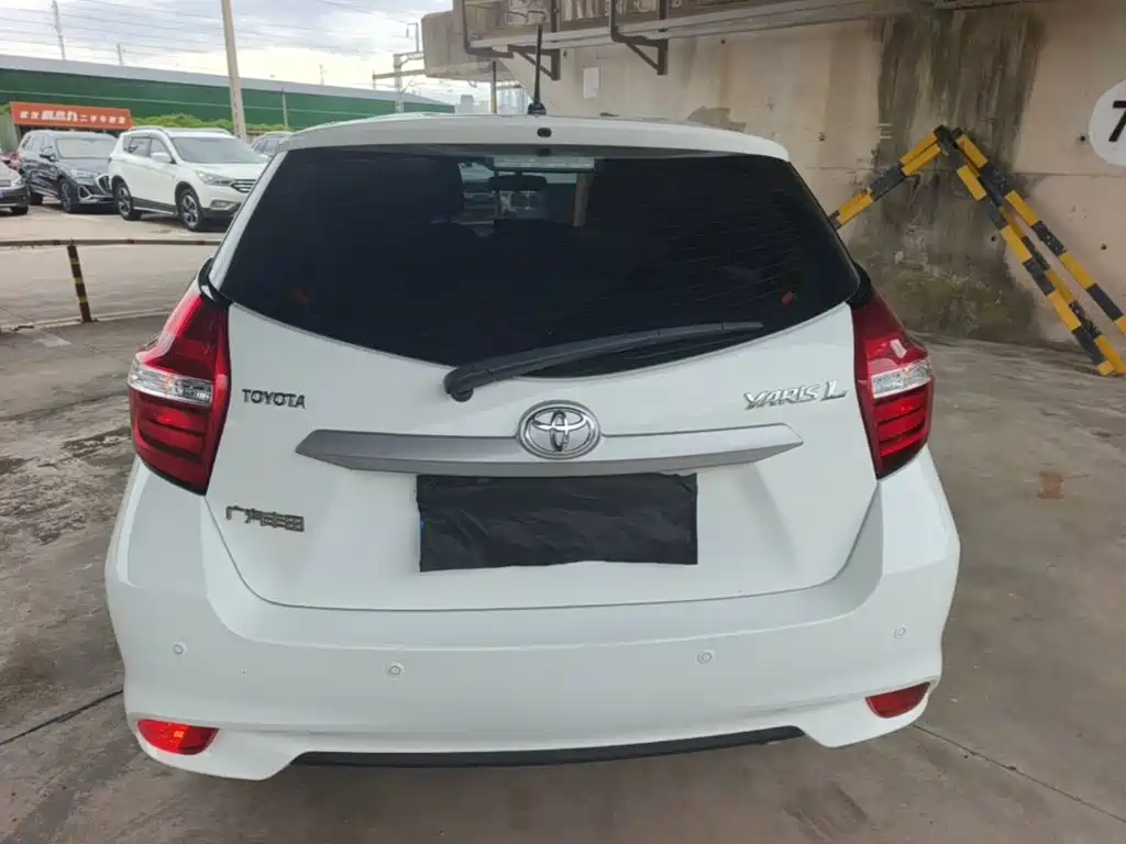 Toyota Yaris L 2021