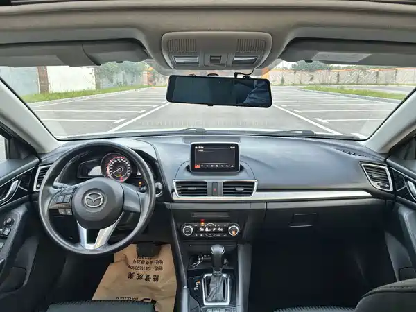 Mazda 3 Axela 2015