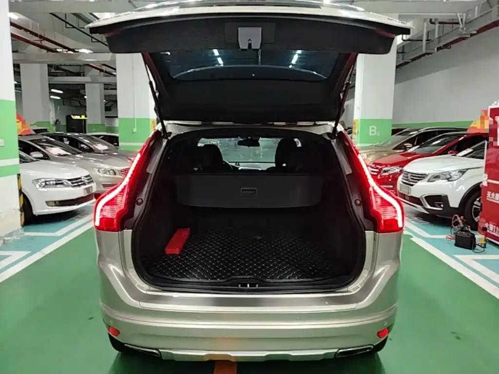 Volvo XC60 2017 — фото 19