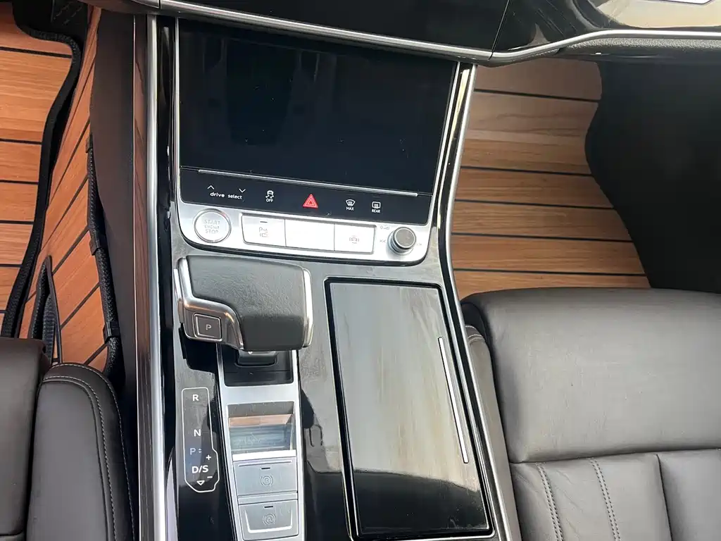 Audi A8 2020 — фото 18