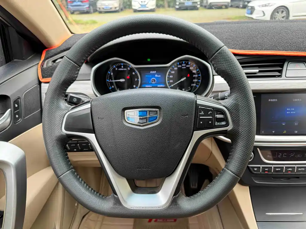 Geely Emgrand 2017 — фото 14
