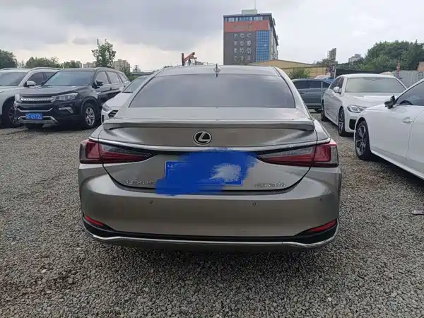 Lexus ES 2022