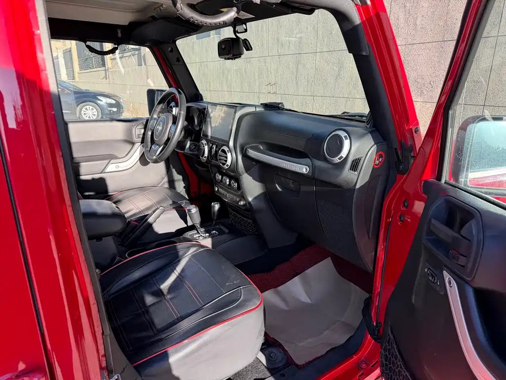 Jeep Wrangler 2014 — фото 9