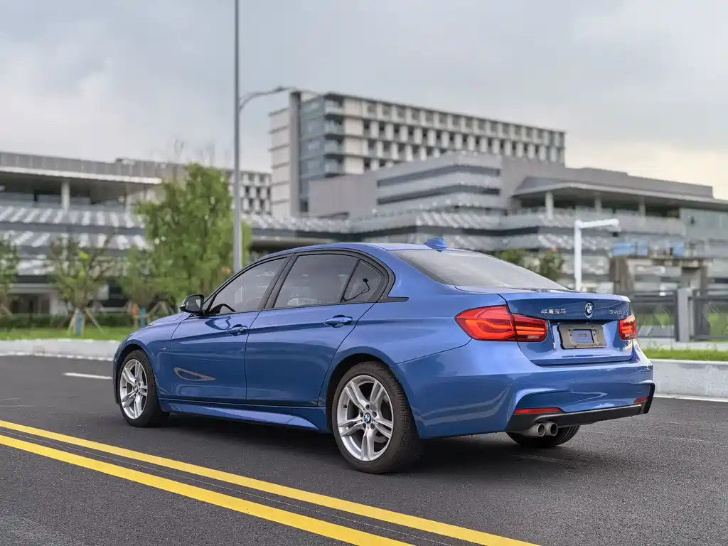 BMW 3 Series 2017 — фото 11