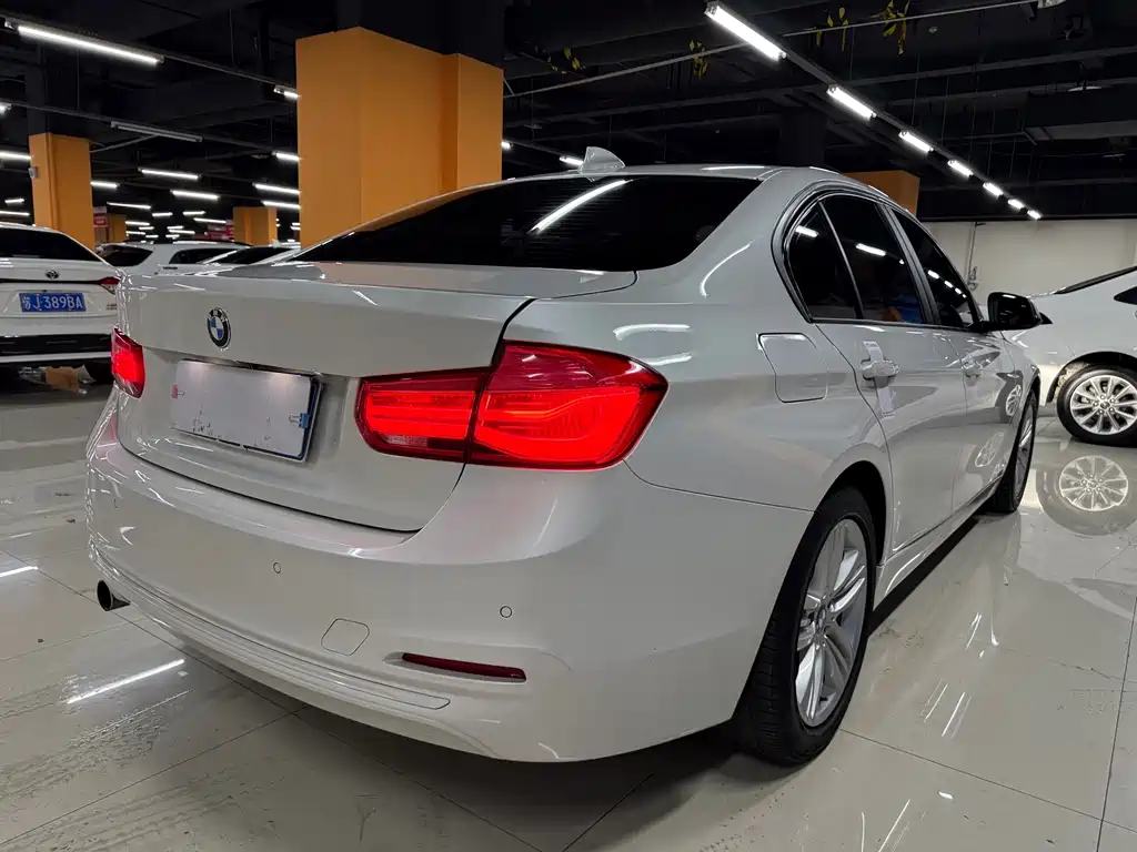 BMW 3 Series 2017 — фото 8