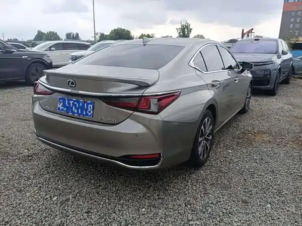 Lexus ES 2022