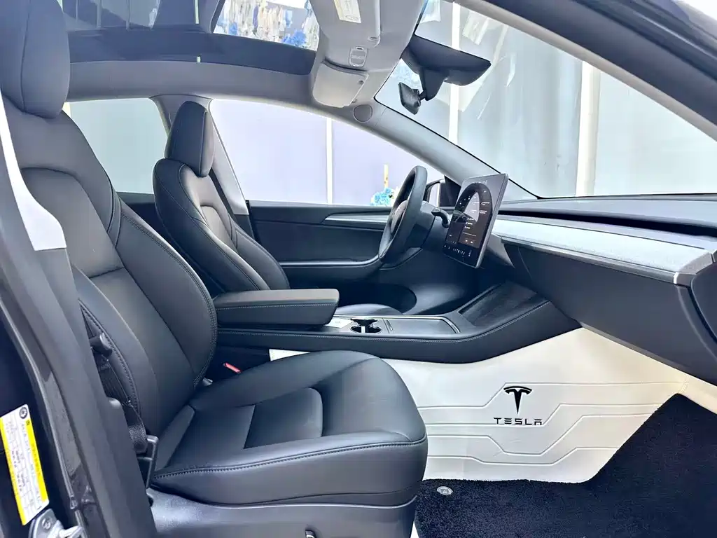 Tesla Model Y 2024 — фото 11