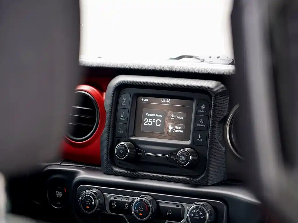 Jeep Wrangler 2020 — фото 17