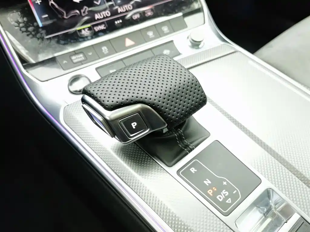 Audi A6L New Energy 2022 — фото 13
