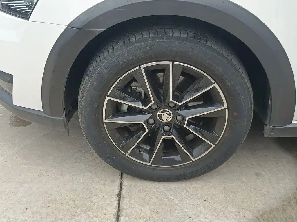 Skoda Octavia 2018 — фото 23