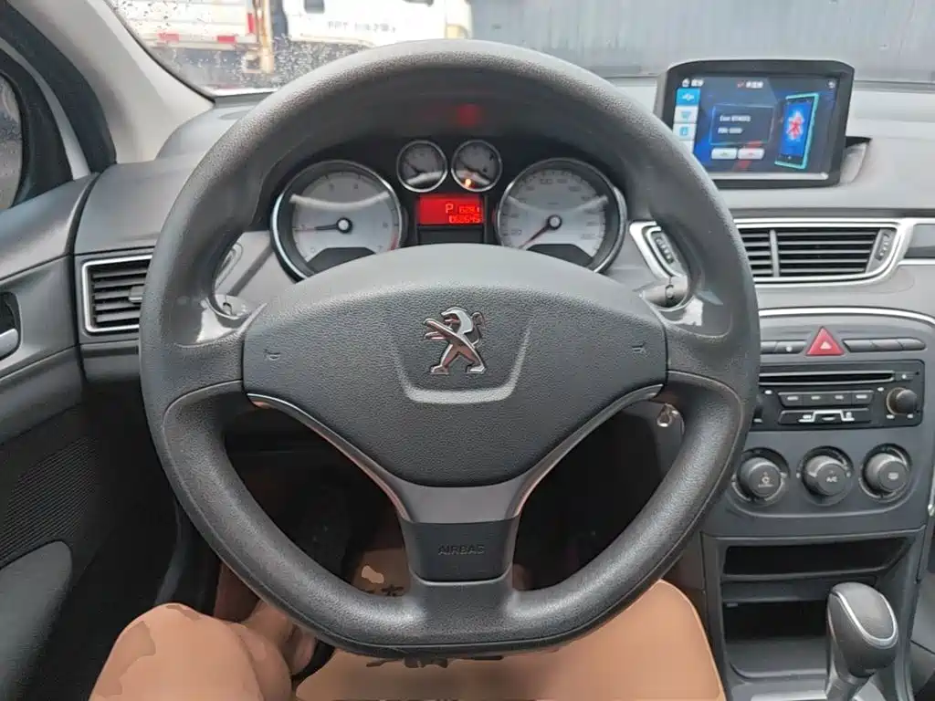 Peugeot 308 2016 — фото 11