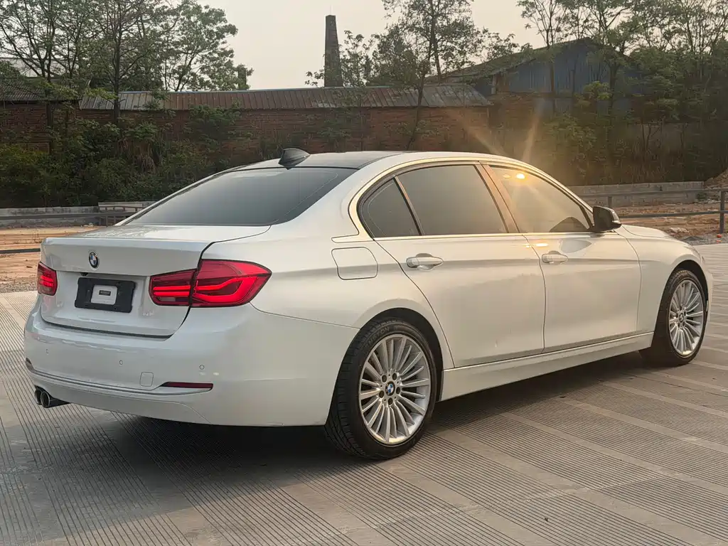 BMW 3 Series 2017 — фото 9