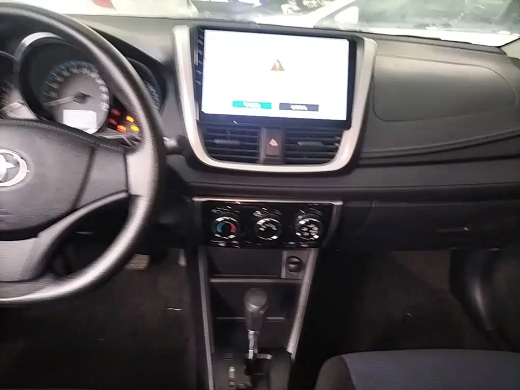 Toyota Yaris L 2019 — фото 13