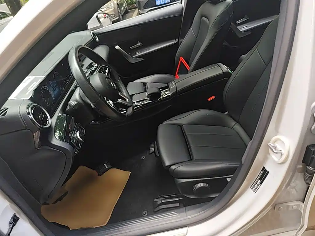 Mercedes-Benz A-Class 2021 — фото 15