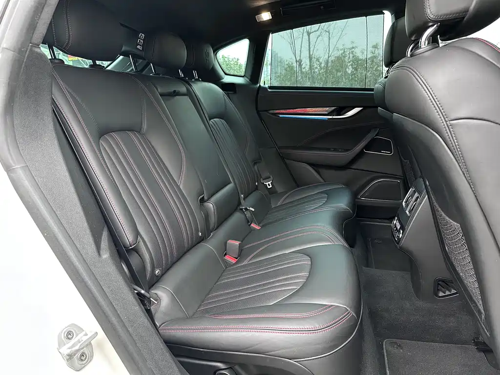 Maserati Levante 2017 — фото 18