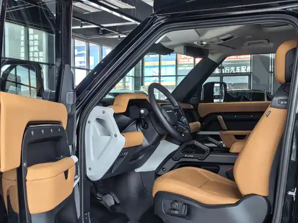 Land Rover Defender 2024
