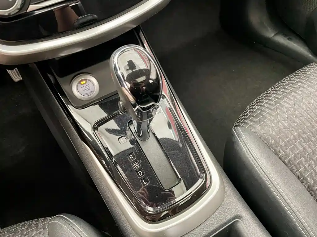 Nissan Tiida 2019 — фото 10
