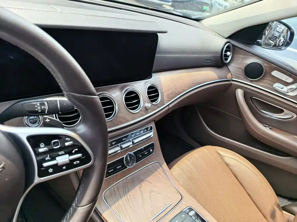 Mercedes-Benz E-Class 2019 — фото 11