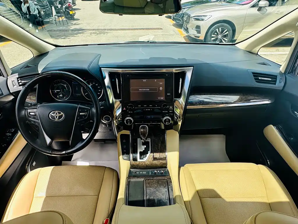 Toyota Alphard 2020 — фото 28