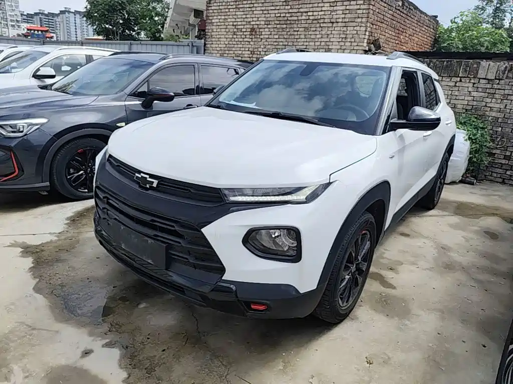 Chevrolet Tracker 2021 — фото 1