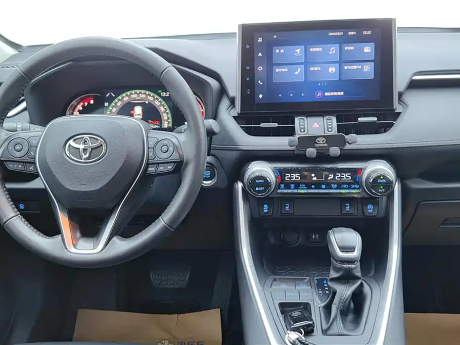 Toyota RAV4 2023 — фото 11