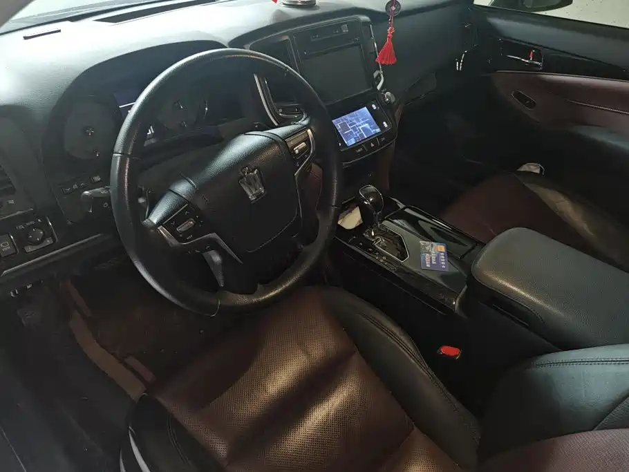 Toyota Crown 2018 — фото 12