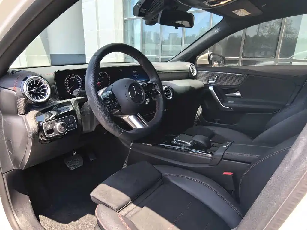 Mercedes-Benz A-Class 2024 — фото 10