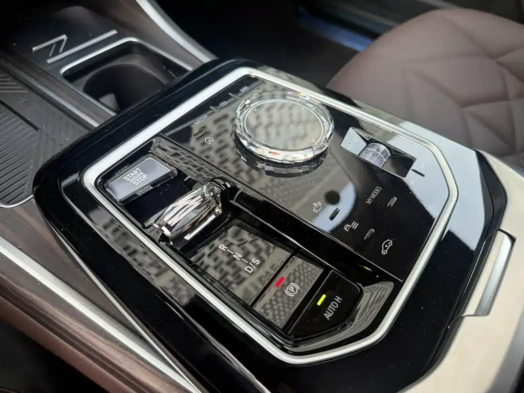 BMW 7 Series 2025 — фото 15